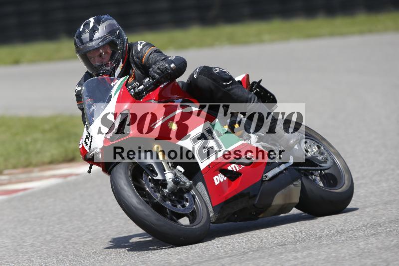 /27 12.06.2025 Ducati Schweiz Trackday Warmup  ADR/gelb-jeaune/9
